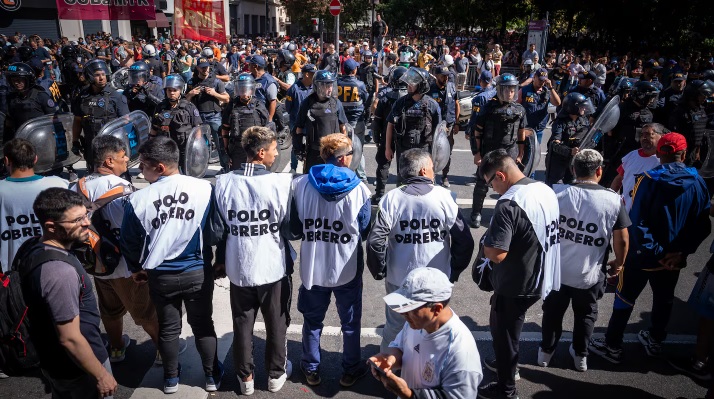 La Justicia busca al “cerebro” detrás de la principal empresa que hacía facturas truchas para el Polo Obrero