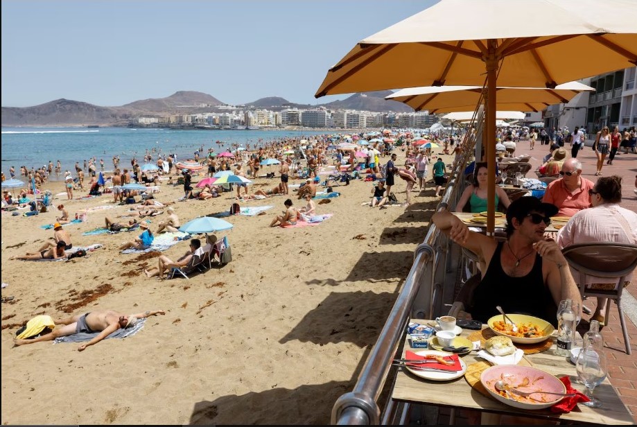 Una mujer murió atropellada por una camioneta mientras tomaba sol en una playa paradisíaca