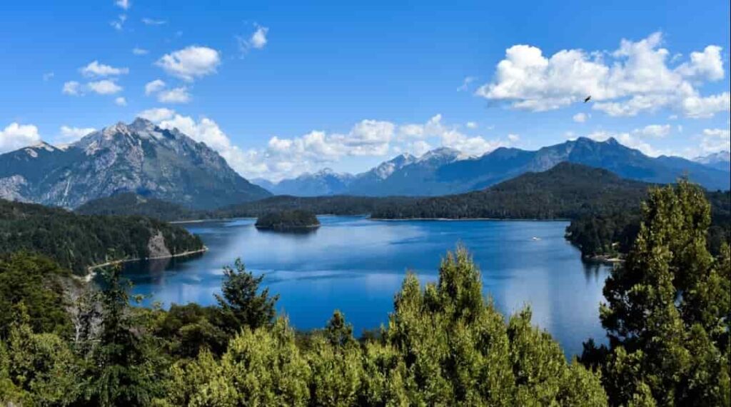 Tragedia en Bariloche: un actor se accidentó mientras paseaba en kayak y murió ahogado en el lago Nahuel Huapi