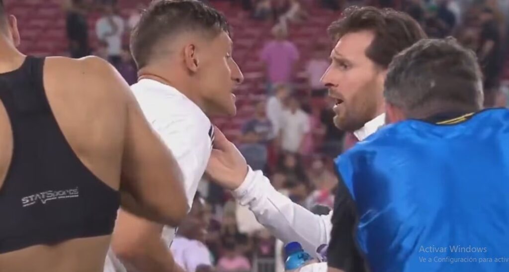 ¡Se enojó el capitán! Lionel Messi discutió con el futbolista argentino Rodrigo Schlegel y todo quedó grabado