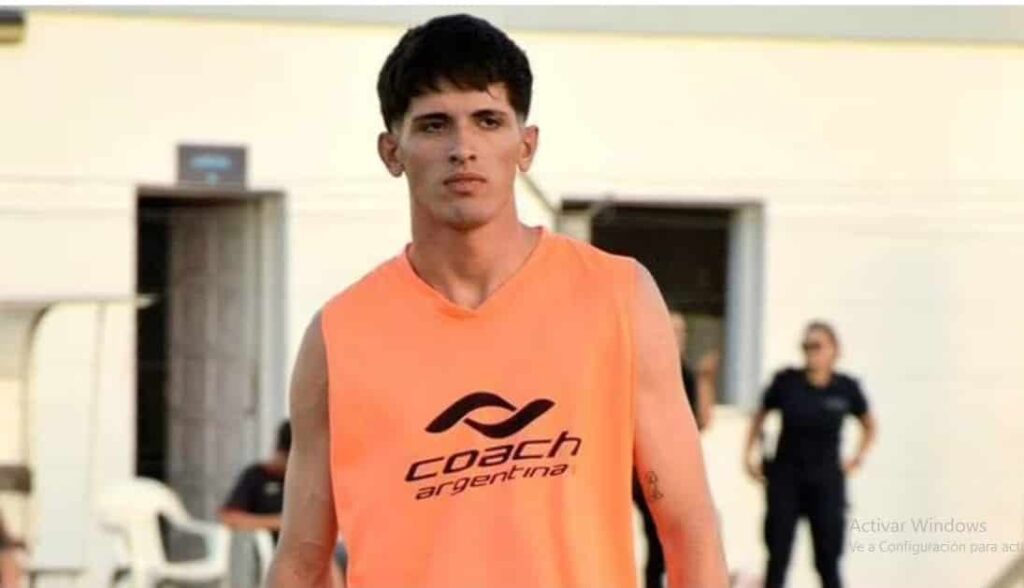 Conmoción en el fútbol: un jugador de 20 años murió tras descompensarse en medio de un partido