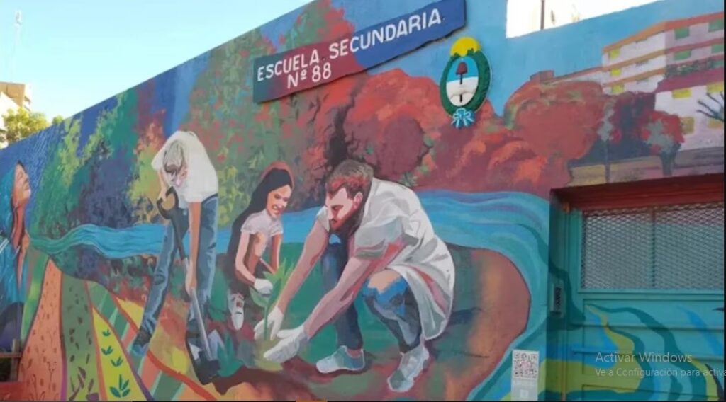 Drama en un colegio de Villa Elisa: un nene de 12 años amenazó a un compañero con un arma de juguete