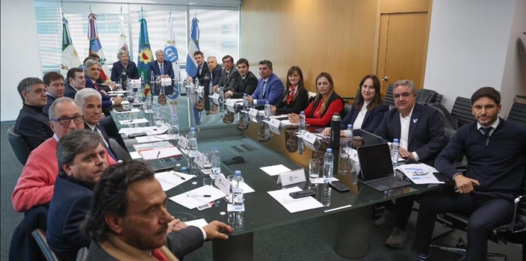 A cuatro meses de las elecciones, los gobernadores abren distintos frentes contra Milei por la coparticipación