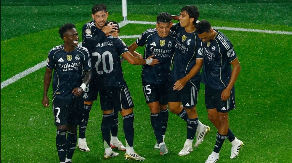 Real Madrid goleó 3-0 al Salzburgo y se clasificó a los octavos de final del Mundial de Clubes como líder en su grupo